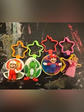 Super Mario key chain set + free star stamp!